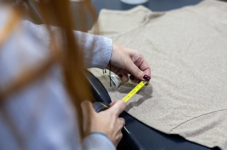 Mengapa Memilih Veelianpro Sebagai Produsen Pakaian Kerja Kustom Anda